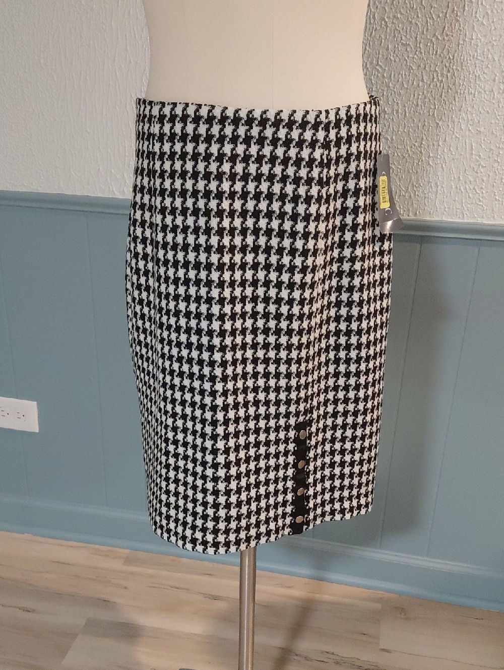 Women's Black & White Houndstooth Pencil Skirt